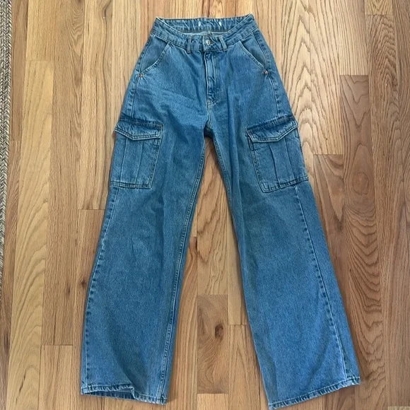 Zara wide leg light wash denim cargo pants - size 2 - Picture 2 of 7